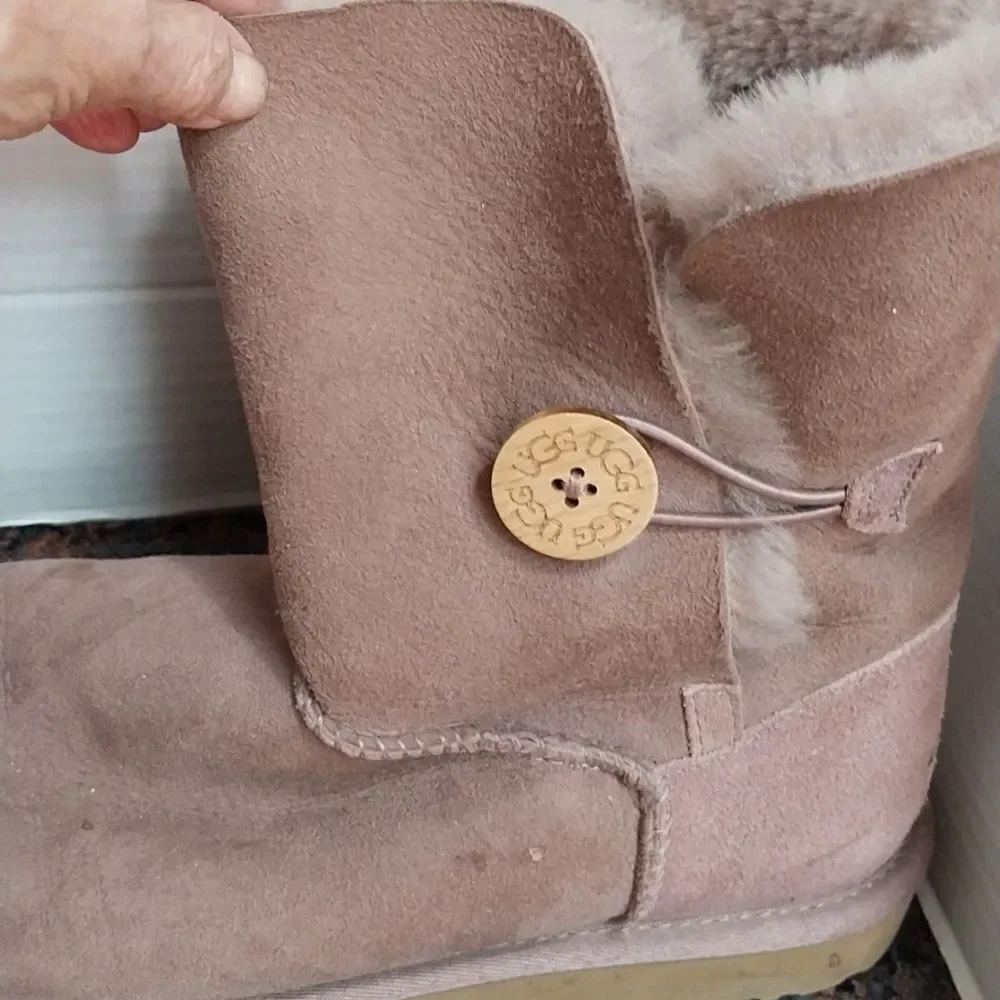 UGG Brown Winter Boots with Suede Exterior...Size 8